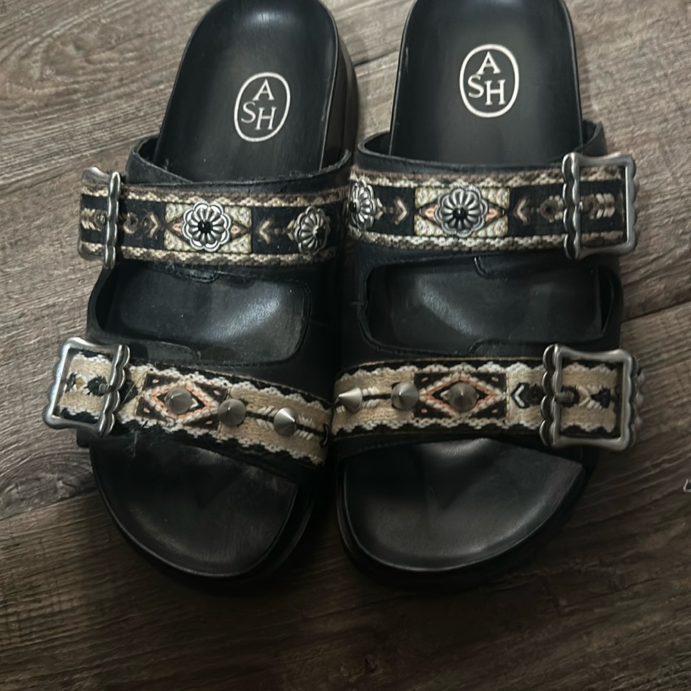 Women’s sandals